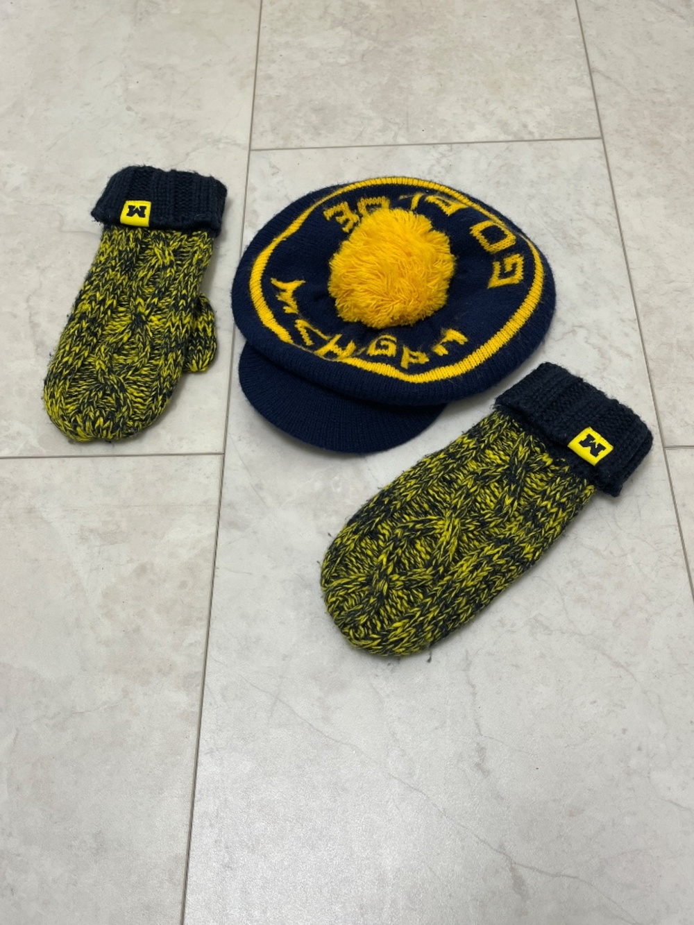 University of Michigan UofM Tassel Hat and Mittens, OS - Picture 2 of 16
